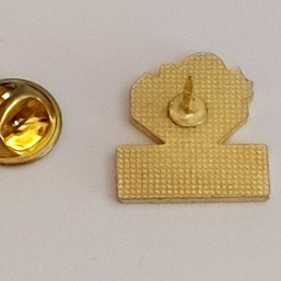 Woodstock Ontario Canada PIN PinBACK Metal Pin Ontario Places - Picture 3 of 3